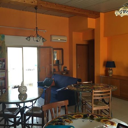 Bed and Breakfast I Colori Dell'Arcobaleno Санто-Стефано-ді-Камастра Екстер'єр фото