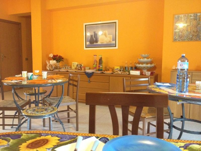 Bed and Breakfast I Colori Dell'Arcobaleno Санто-Стефано-ді-Камастра Екстер'єр фото